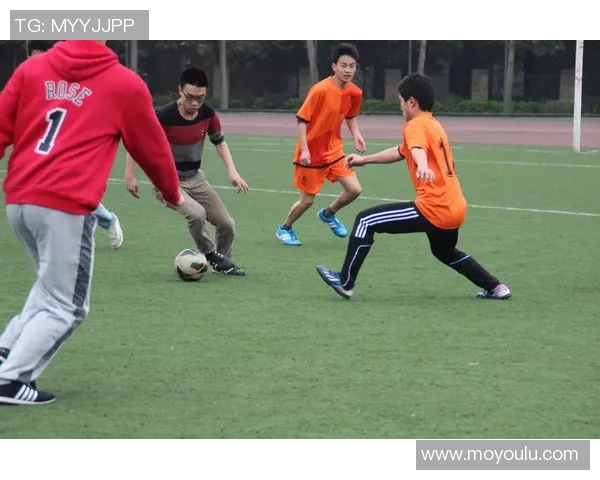 阿尔巴尼与土耳其的较量揭示了足球战术与团队合作的重要性 阿尔巴尼与土耳其的较量揭示了足球战术与团队合作的重要性