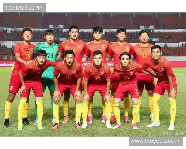 中国队与伊拉克队激战正酣期待精彩对决展现足球魅力与团队精神