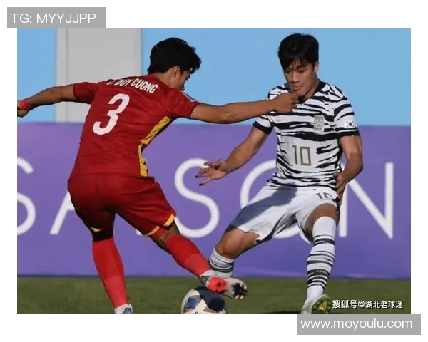 亚洲杯激战新加坡与中国队争锋相对谁能笑到最后引发球迷热议