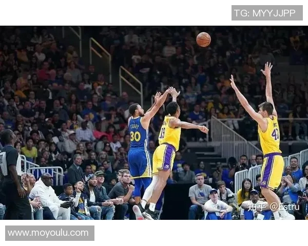 勇士与国王对决16日精彩比分回顾及赛况分析