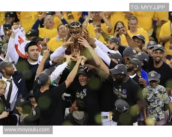 勇士与鹈鹕季后赛对决央视直播精彩回顾与分析