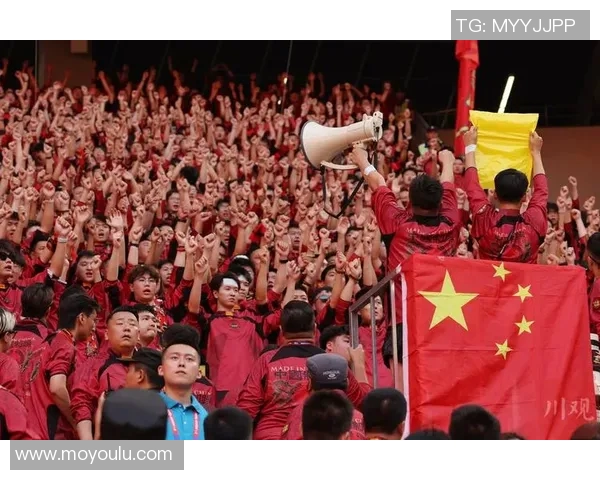 四二五体育会与火炬队的激烈对决引发球迷热情高涨
